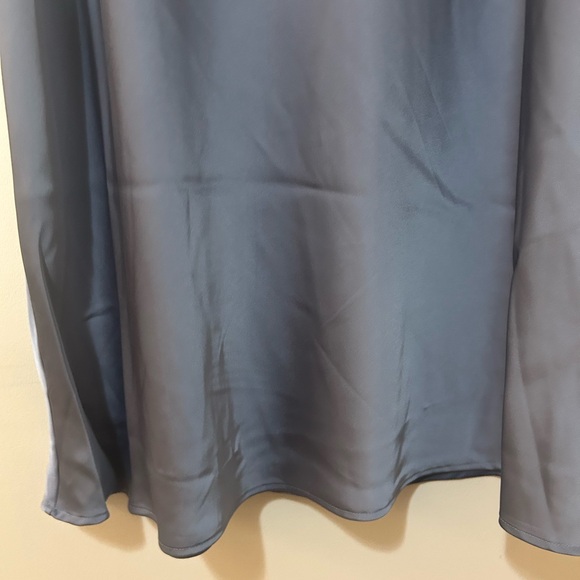 Elegant Blue Satin Skirt - Picture 3 of 4